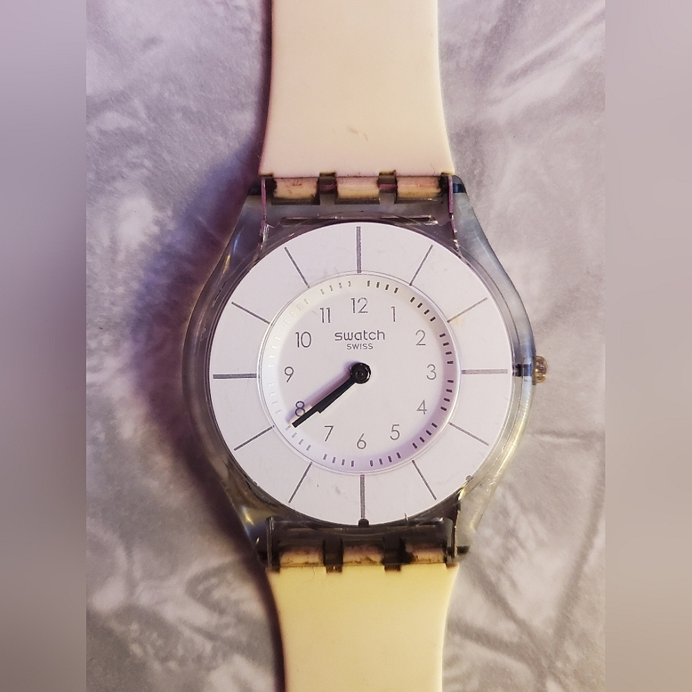Swatch White Classiness watch